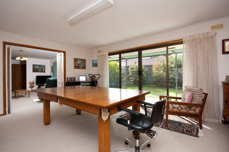 4BR HOME WITH THE LOT! Picture 3