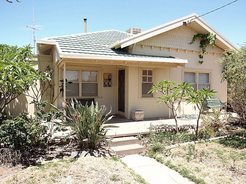 A JEWEL LOCATION AND A GEM OF AN OPPORTUNITY Picture 1