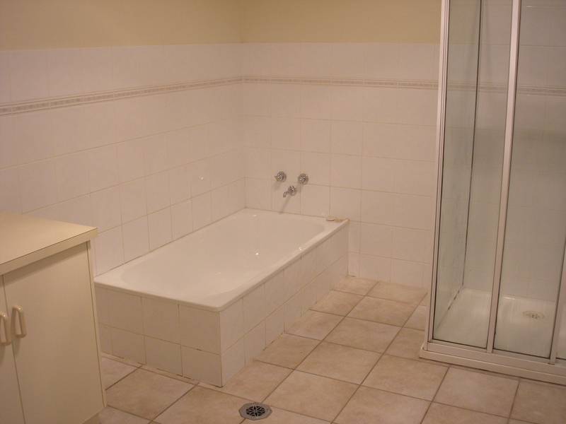 OLIVE AVENUE TOWN HOUSE Picture 3