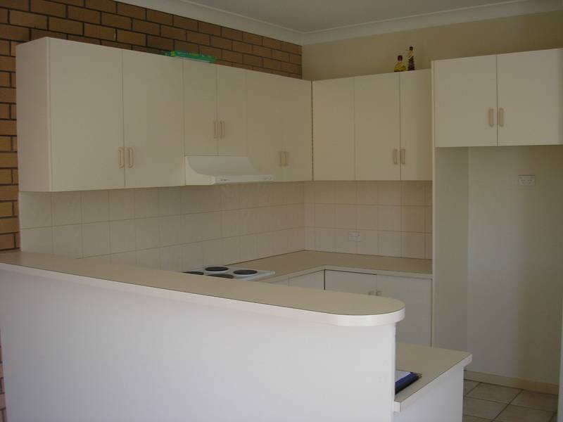 OLIVE AVENUE TOWN HOUSE Picture 2