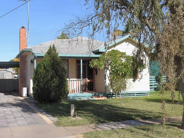 CHARMING FAMILY HOME Picture 1