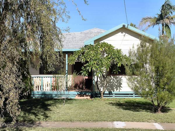 CHARMING FAMILY HOME Picture 2