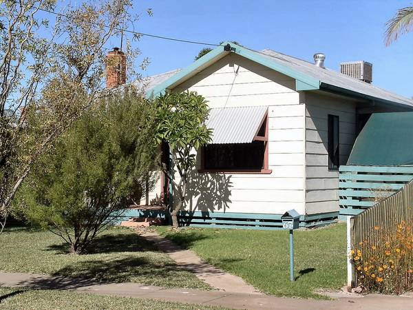 CHARMING FAMILY HOME Picture 3