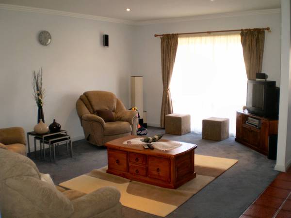 GREAT POOL, AWESOME SHED, WONDERFUL HOME Picture 2