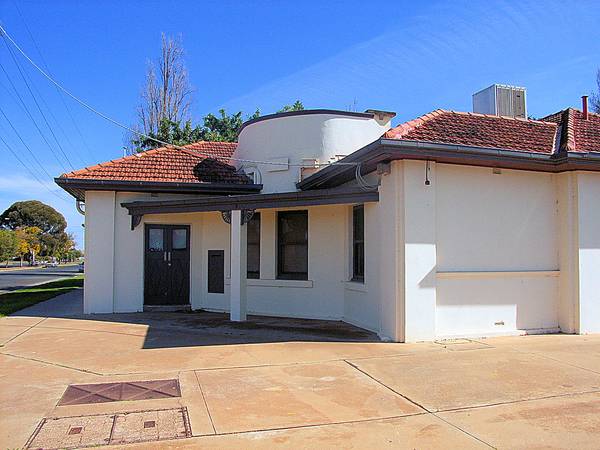 SAFE INVESTMENT Picture 1