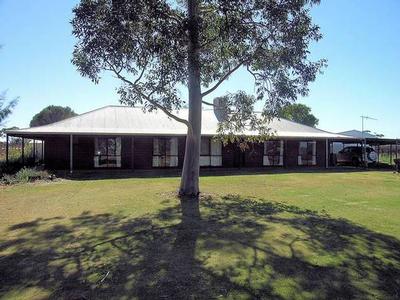 AHH.....
NO NEIGHBOURS! Picture AHH.....
NO NEIGHBOURS! Picture