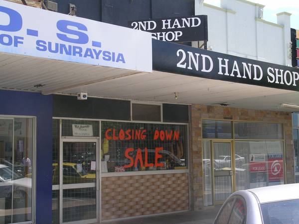 SMALL SHOP CLOSE TO THE CBD Picture 2