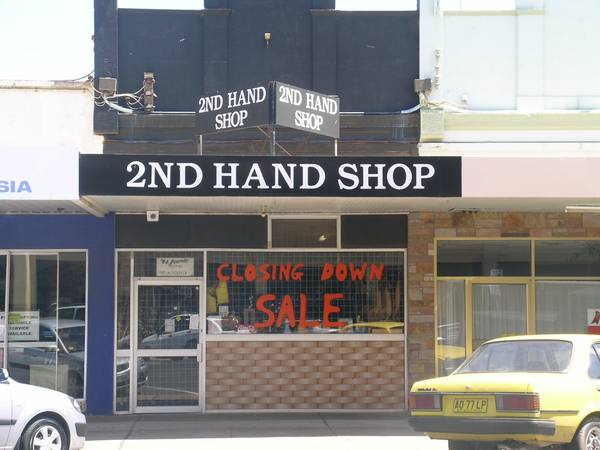 SMALL SHOP CLOSE TO THE CBD Picture 3