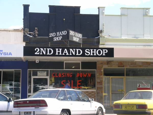 SMALL SHOP CLOSE TO THE CBD Picture 1