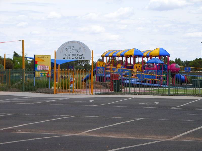 RURAL LIFESTYLES MINUTES FROM THE CITY Picture 3