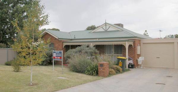 WELL PRESENTED RED CLIFFS TOWN HOUSE Picture 1