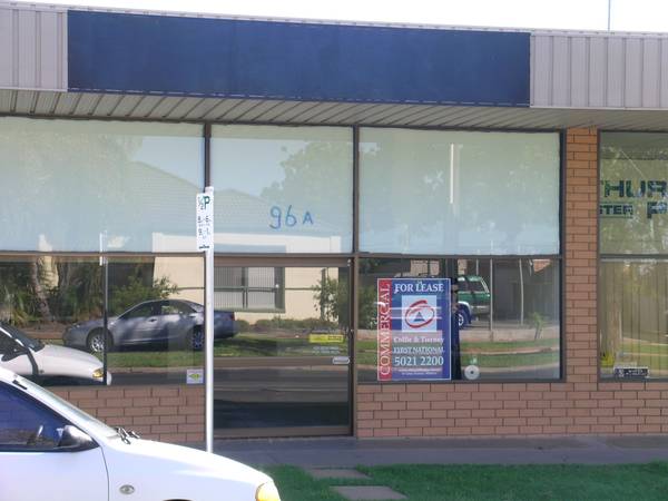 SMALL PREMISES ON EIGHTH Picture 3