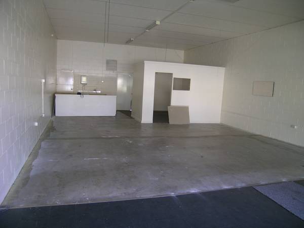 SMALL PREMISES ON EIGHTH Picture 2