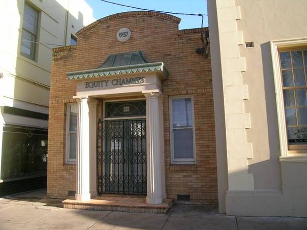 DESIRABLE DEAKIN Picture