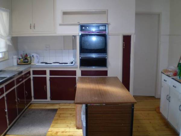 IDEAL LOCATION Picture 3