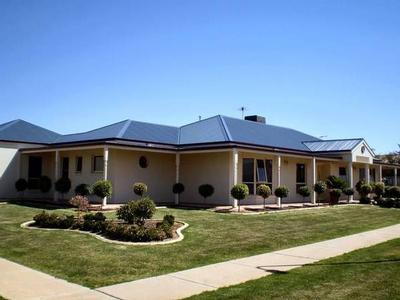 STUNNING & SPACIOUS Picture