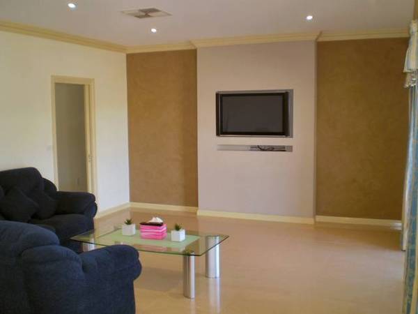 STUNNING & SPACIOUS Picture 2