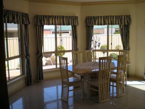 STUNNING & SPACIOUS Picture 3