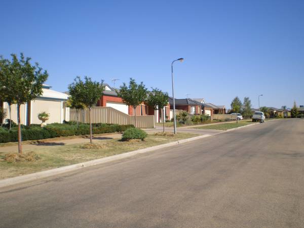 IN ROBINVALES PRESTIGIOUS GOLF LINKS ESTATE Picture 3