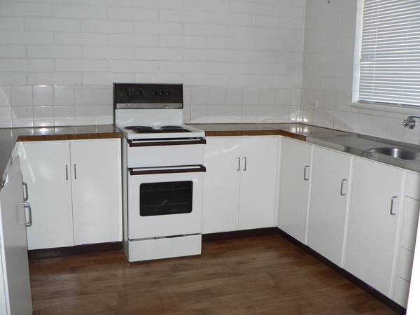 WALKING DISTANCE TO TOWN Picture 3