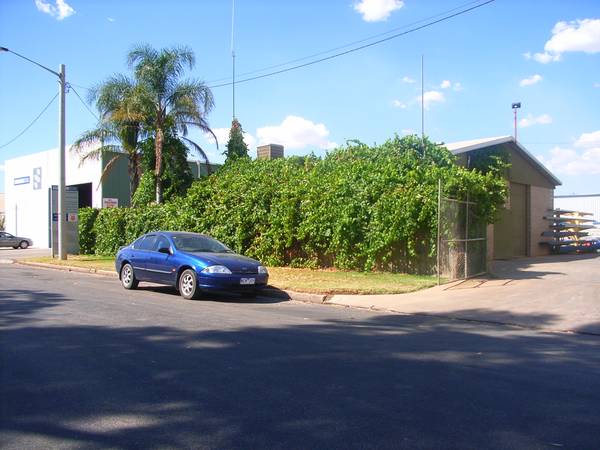 HIGH YIELDING COMMERCIAL INVESTMENT Picture 3