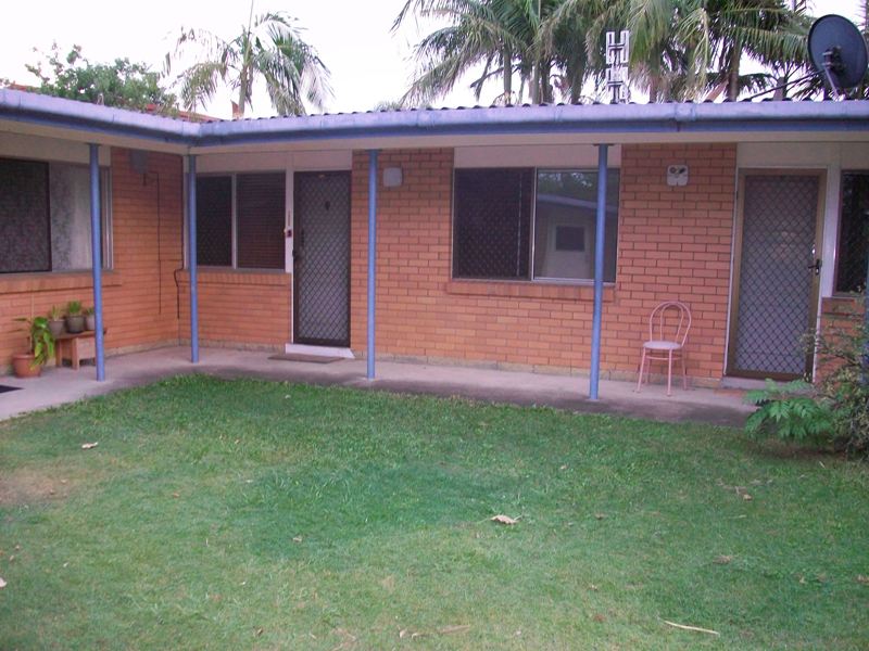 2 BEDROOM UNIT - WALK TO BEACH!! SMALL PET OK!! Picture 1