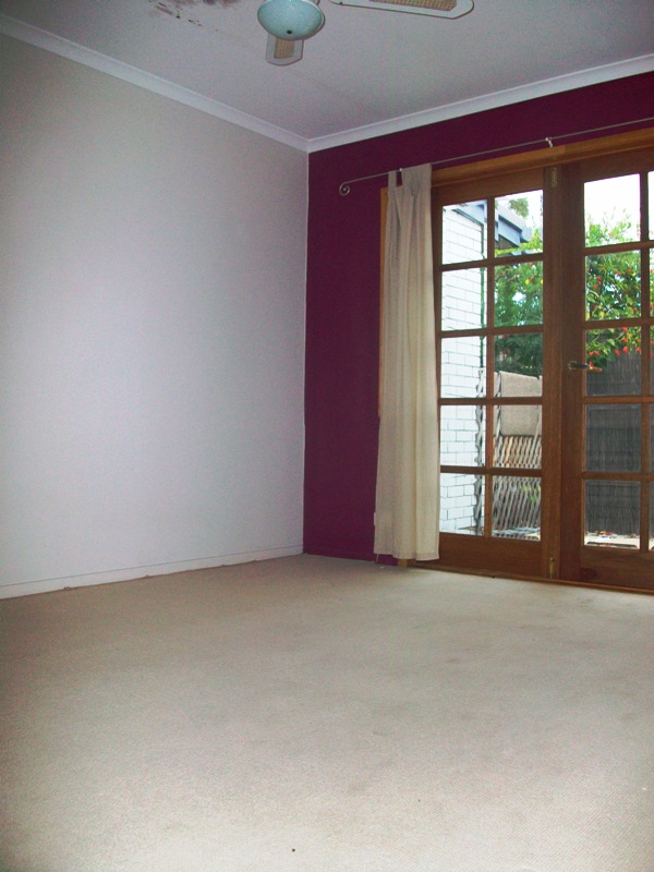 2 BEDROOM UNIT - WALK TO BEACH!! SMALL PET OK!! Picture 2