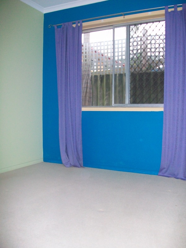 2 BEDROOM UNIT - WALK TO BEACH!! SMALL PET OK!! Picture 3