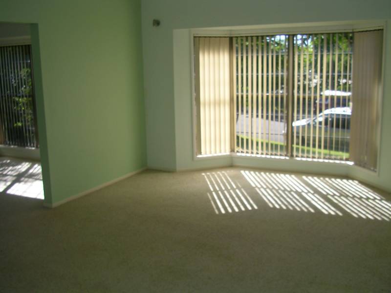 LARGE 3 BEDROOM FAMILY HOME!! Picture 3