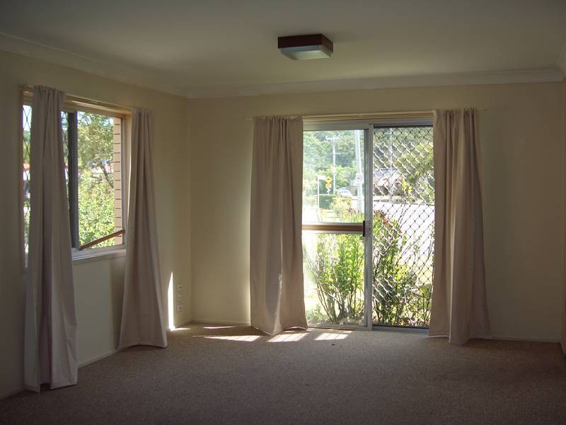 EXCELLENT LOCATION!! Picture 3