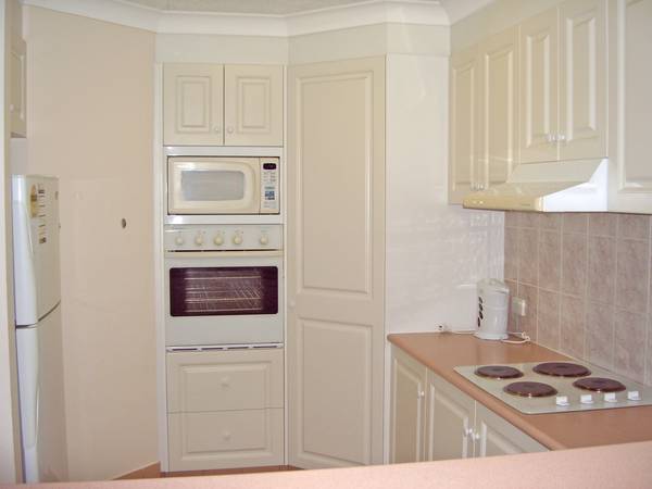 Fully Furnished at Koala Cove Apartments ! Picture 3