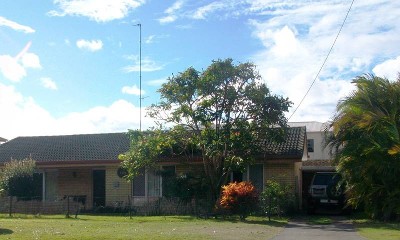 LOCATED OPPOSITE LAGUNA PARK - 3 BEDROOM OLDER STYLE UNIT - AVAILABLE FOR SHORT LEASE!! Picture LOCATED OPPOSITE LAGUNA PARK - 3 BEDROOM OLDER STYLE UNIT - AVAILABLE FOR SHORT LEASE!! Picture
