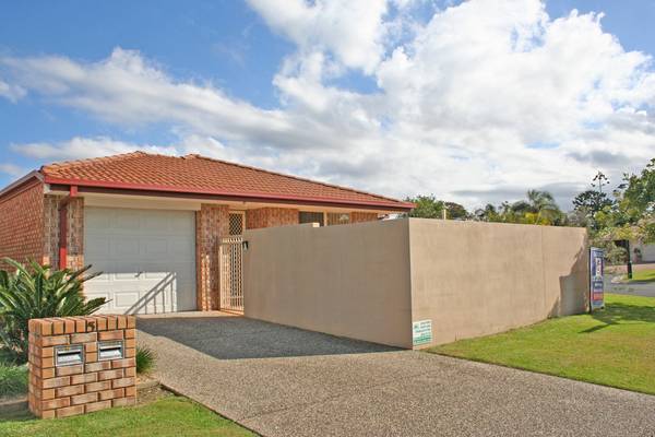 Free Standing Duplex ( Just like a house). Picture 1