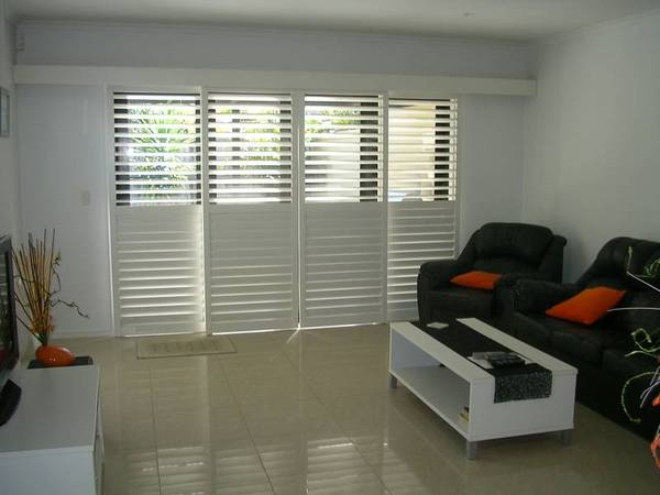 HOUSE LIFESTYLE WITHOUT THE HASSLE OF GARDEN MAINTENANCE!! Picture 3