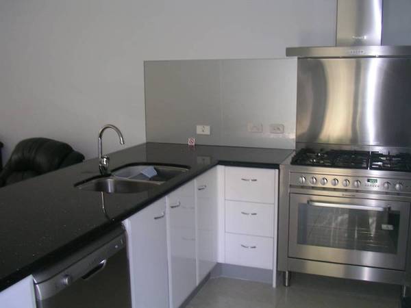 HOUSE LIFESTYLE WITHOUT THE HASSLE OF GARDEN MAINTENANCE!! Picture 1