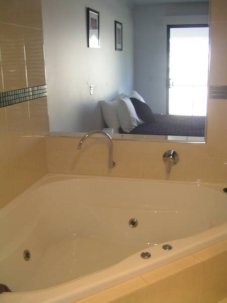 HOUSE LIFESTYLE WITHOUT THE HASSLE OF GARDEN MAINTENANCE!! Picture 2