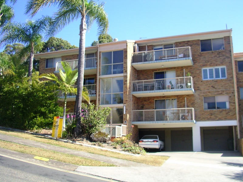 Catch the breeze in this bright & airy 2 bedroom unit... Picture 1