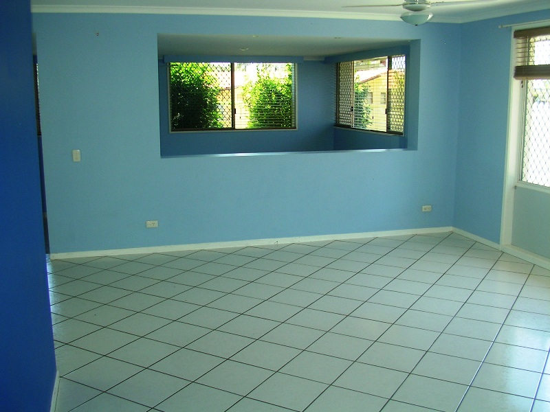 3 BEDROOM WITH POOL!! Picture 3