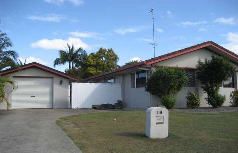 3 BEDROOM WITH POOL!! Picture 1