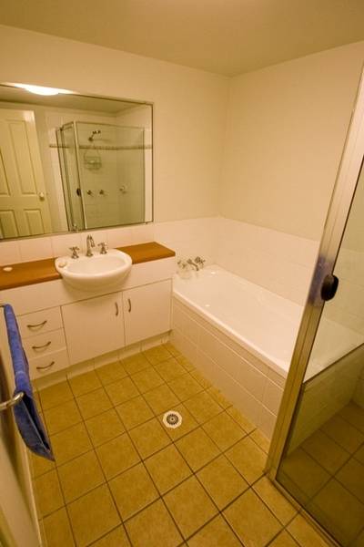 MODERN 2 BEDROOM UNIT IN PALM BEACH - CLOSE TO EVERYTHING! Picture MODERN 2 BEDROOM UNIT IN PALM BEACH - CLOSE TO EVERYTHING! Picture