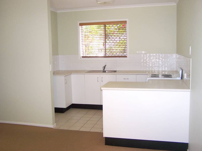 RENOVATED 2 BEDROOM UNIT - 100M FROM CURRUMBIN CREEK/ESTUARY! Picture 2