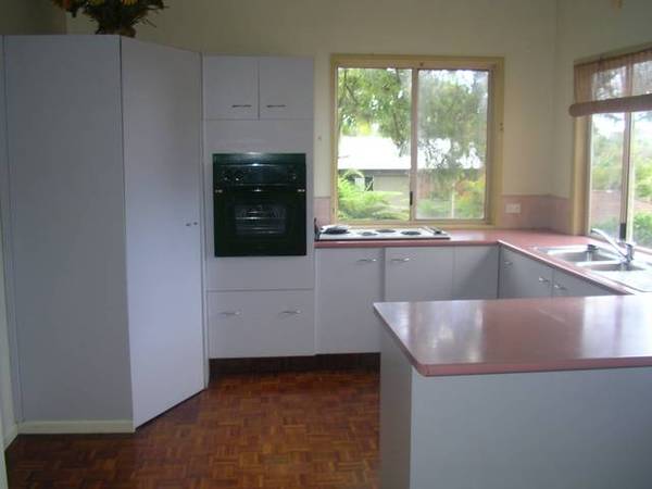 SPLIT LEVEL 3 BEDROOM FAMILY HOME Picture