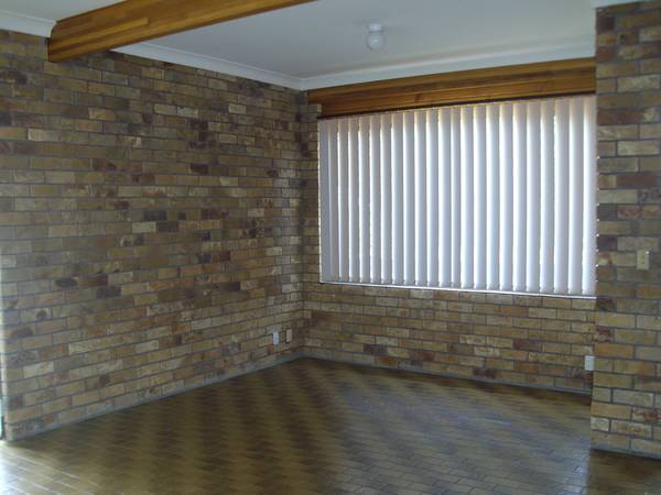 2 BEDROOM DUPLEX - PETS CONSIDERED! Picture 2 BEDROOM DUPLEX - PETS CONSIDERED! Picture
