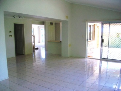 LARGE 4 BEDROOM HOME - PETS OK!! Picture LARGE 4 BEDROOM HOME - PETS OK!! Picture