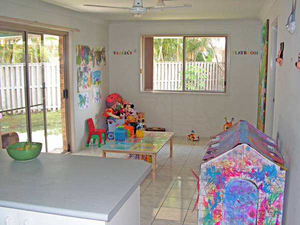 MODERN HOUSE NEAR THE CREEK, SHOPS AND SCHOOL...$395-$435,000 Picture