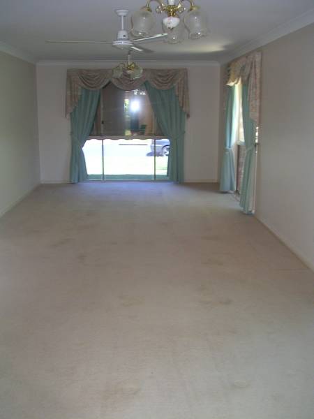 LARGE 4 BEDROOM HOME - PETS CONSIDERED Picture LARGE 4 BEDROOM HOME - PETS CONSIDERED Picture