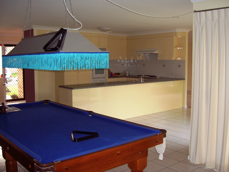 4 BEDROOM HOME WITH AIR CON - PETS OK!! Picture 3