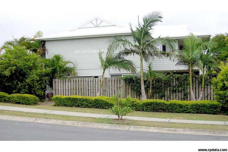 3 BEDROOM TOWNHOUSE - SMALL PETS CONSIDERED! Picture