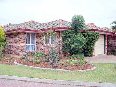 3 BEDROOM DUPLEX IN QUIET STREET - PET CONSIDERED!! Picture