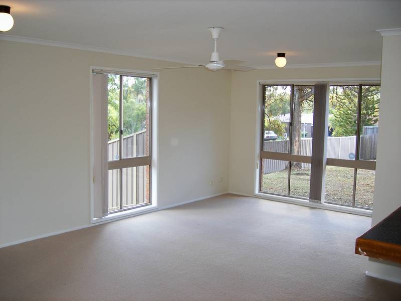 LARGE 4 BEDROOM FAMILY HOME Picture